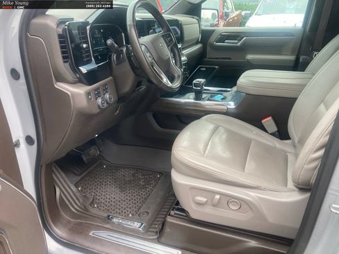 Used 2024 Chevrolet Silverado 1500 LT Trail Boss w/ Convenience Package II AWD/4WD image 25