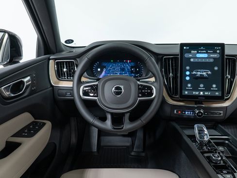 New 2026 Volvo XC60 B5 Plus w/ Climate Package image 17