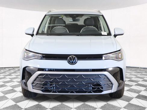 Used 2025 Volkswagen Taos SE image 19