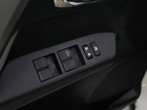 Used 2018 Toyota RAV4 XLE AWD/4WD image 19