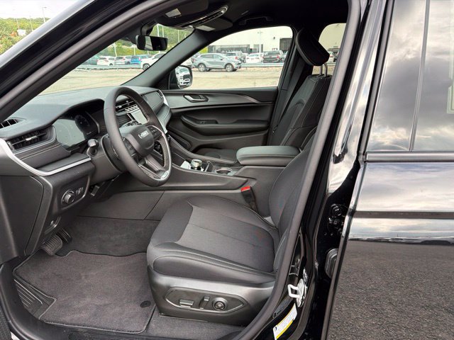 New 2026 Jeep Grand Cherokee Laredo AWD/4WD image 11