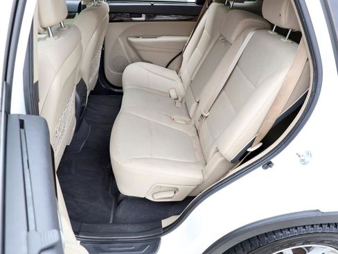 Used 2015 Kia Sorento LX image 21