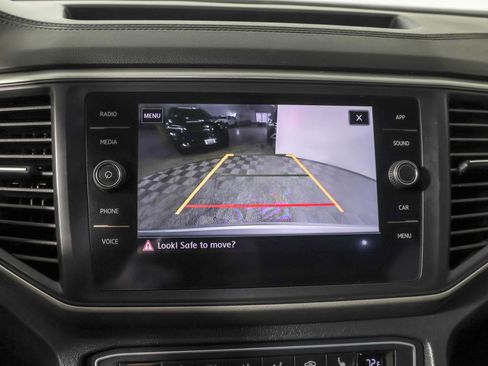 Used 2020 Volkswagen Atlas Cross Sport SE w/ Panoramic Sunroof Package image 8