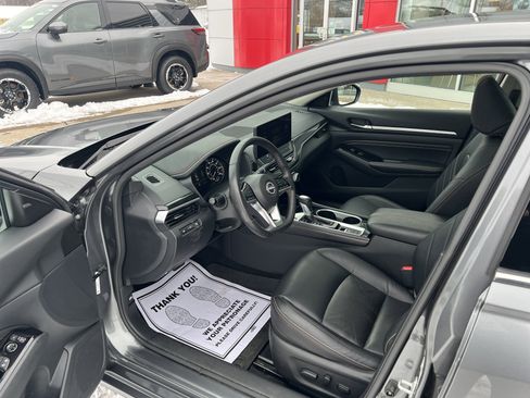 Used 2023 Nissan Altima 2.5 SR w/ SR Premium Package image 3