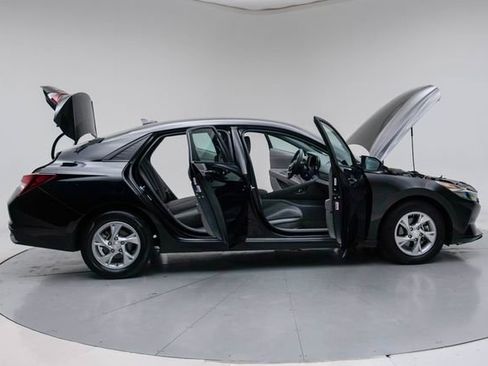 Used 2023 Hyundai Elantra SE image 14