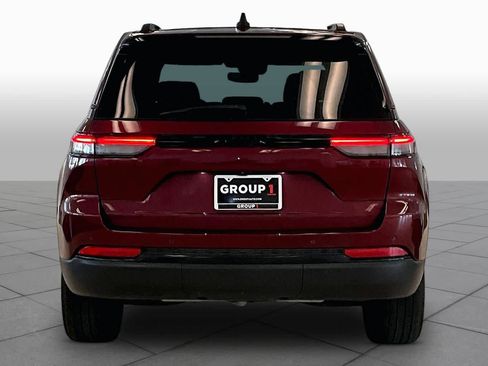 Used 2023 Jeep Grand Cherokee Altitude RWD image 4