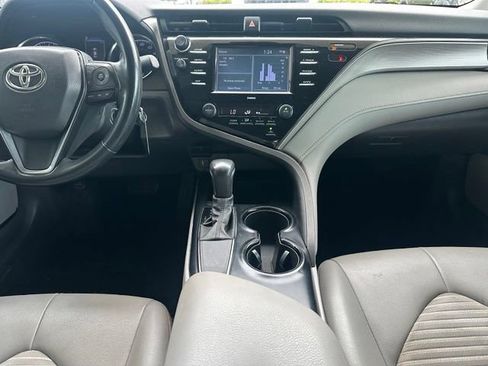 Used 2020 Toyota Camry SE FWD image 16