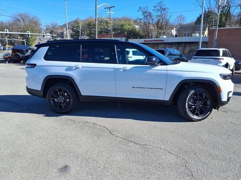 New 2025 Jeep Grand Cherokee L Limited image 3