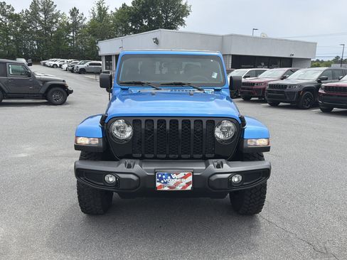 Used 2023 Jeep Gladiator Sport AWD/4WD image 2