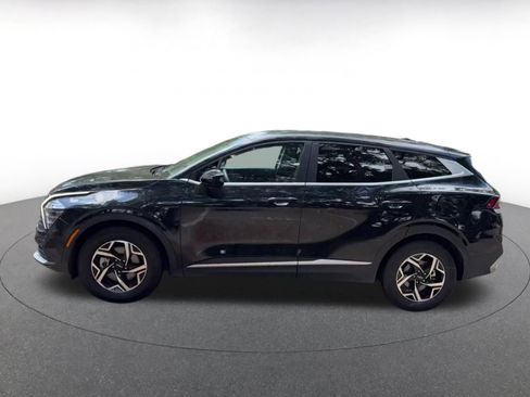 Used 2025 Kia Sportage LX FWD image 9