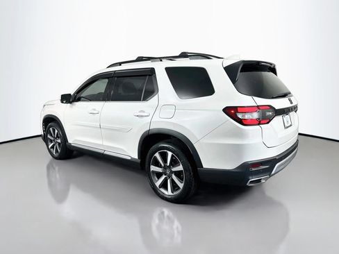 Certified 2024 Honda Pilot Touring image 7