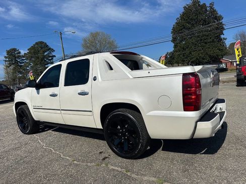 Used 2013 Chevrolet Avalanche LTZ RWD image 16