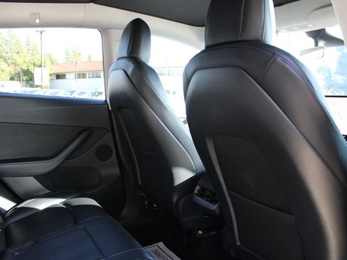 Used 2022 Tesla Model Y Performance AWD/4WD image 12