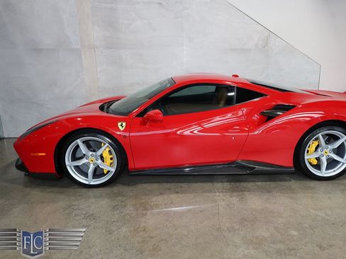 Used 2018 Ferrari 488 GTB RWD image 45