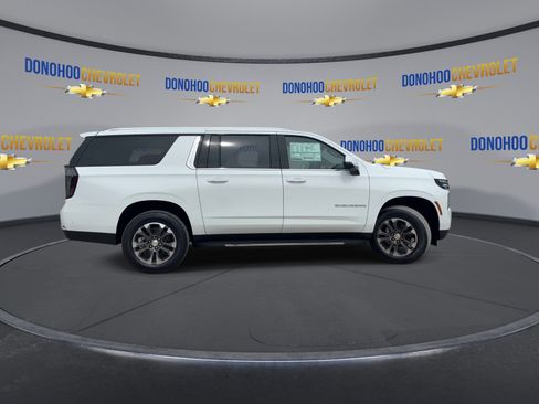 New 2026 Chevrolet Suburban LT w/ Comfort Package AWD/4WD image 9