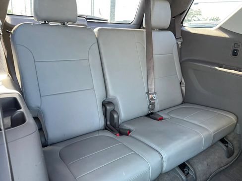Used 2019 Chevrolet Traverse LT FWD image 16