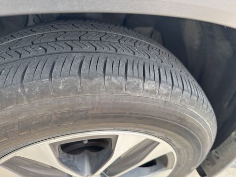 Used 2021 Toyota Highlander XLE FWD image 3