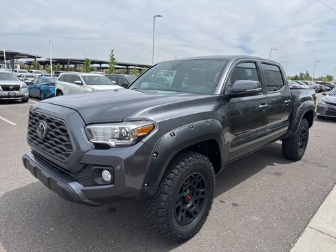 Used 2020 Toyota Tacoma TRD Off-Road w/ Advanced Technology Package AWD/4WD image 3