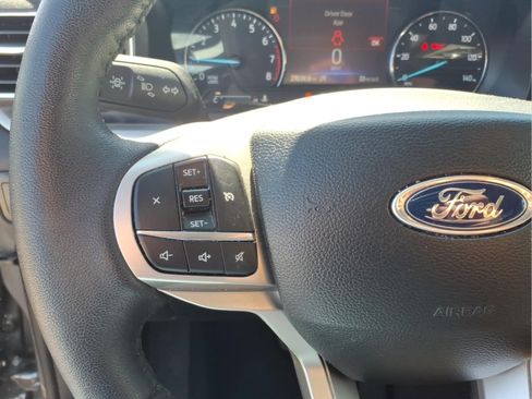 Used 2024 Ford Explorer XLT w/ Equipment Group 202A AWD/4WD image 15