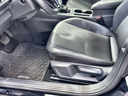 Used 2020 Volkswagen Jetta SE image 19