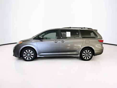 Used 2019 Toyota Sienna XLE w/ XLE Navigation Package AWD/4WD image 4
