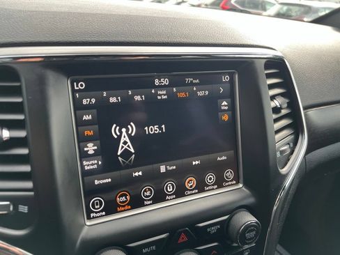 Used 2018 Jeep Grand Cherokee Altitude AWD/4WD image 12