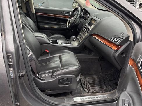 Used 2010 Lincoln MKT Base 4dr Crossover FWD image 7