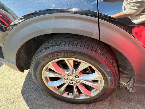 Used 2022 Ford Explorer XLT w/ Equipment Group 202A image 5