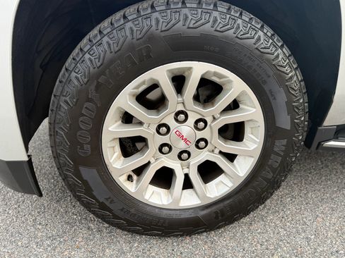 Used 2018 GMC Yukon XL SLT w/ Open Road Package image 13