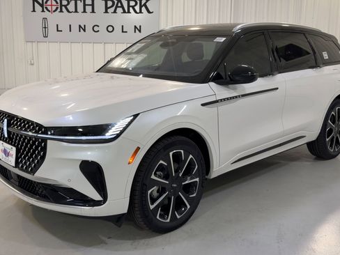 New 2026 Lincoln Nautilus Reserve image 5