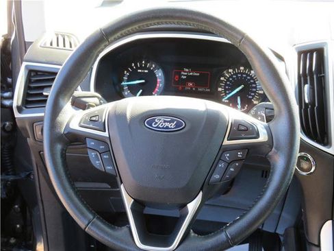 Used 2018 Ford Edge SEL image 9