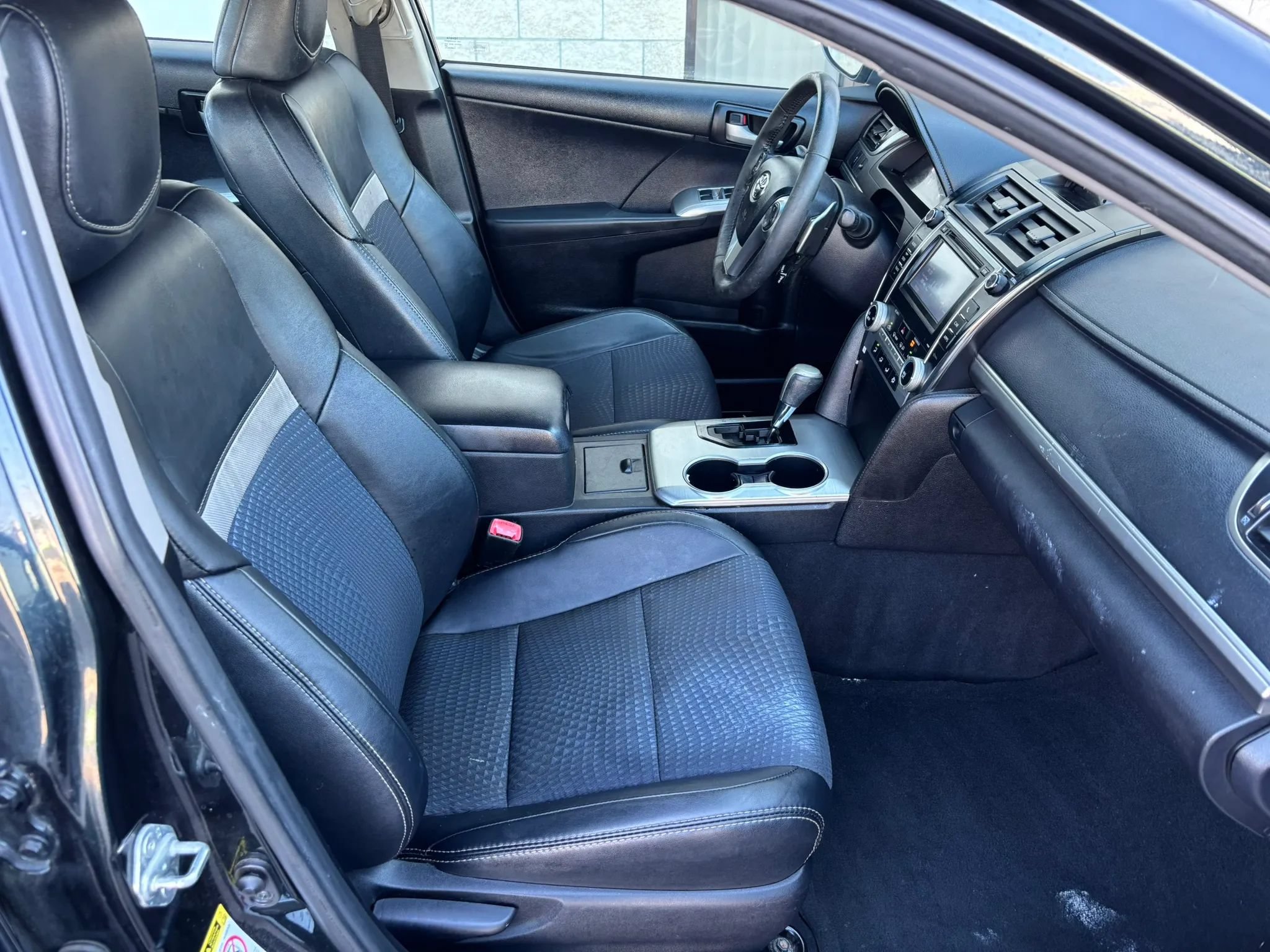 Used 2012 Toyota Camry SE w/ Convenience Pkg FWD image 12