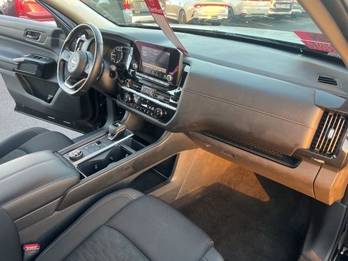 Certified 2025 Nissan Pathfinder SV image 24