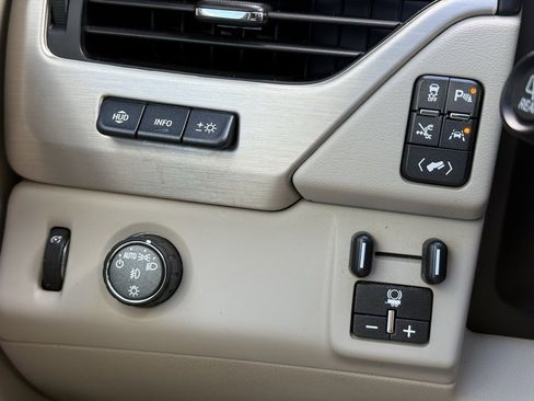 Used 2019 GMC Yukon XL Denali w/ Denali Ultimate Package image 16