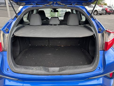 Used 2018 Toyota C-HR XLE FWD image 5