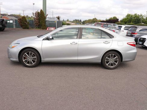 Used 2015 Toyota Camry SE FWD image 8