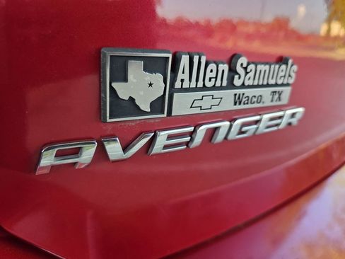 Used 2014 Dodge Avenger SE FWD image 31