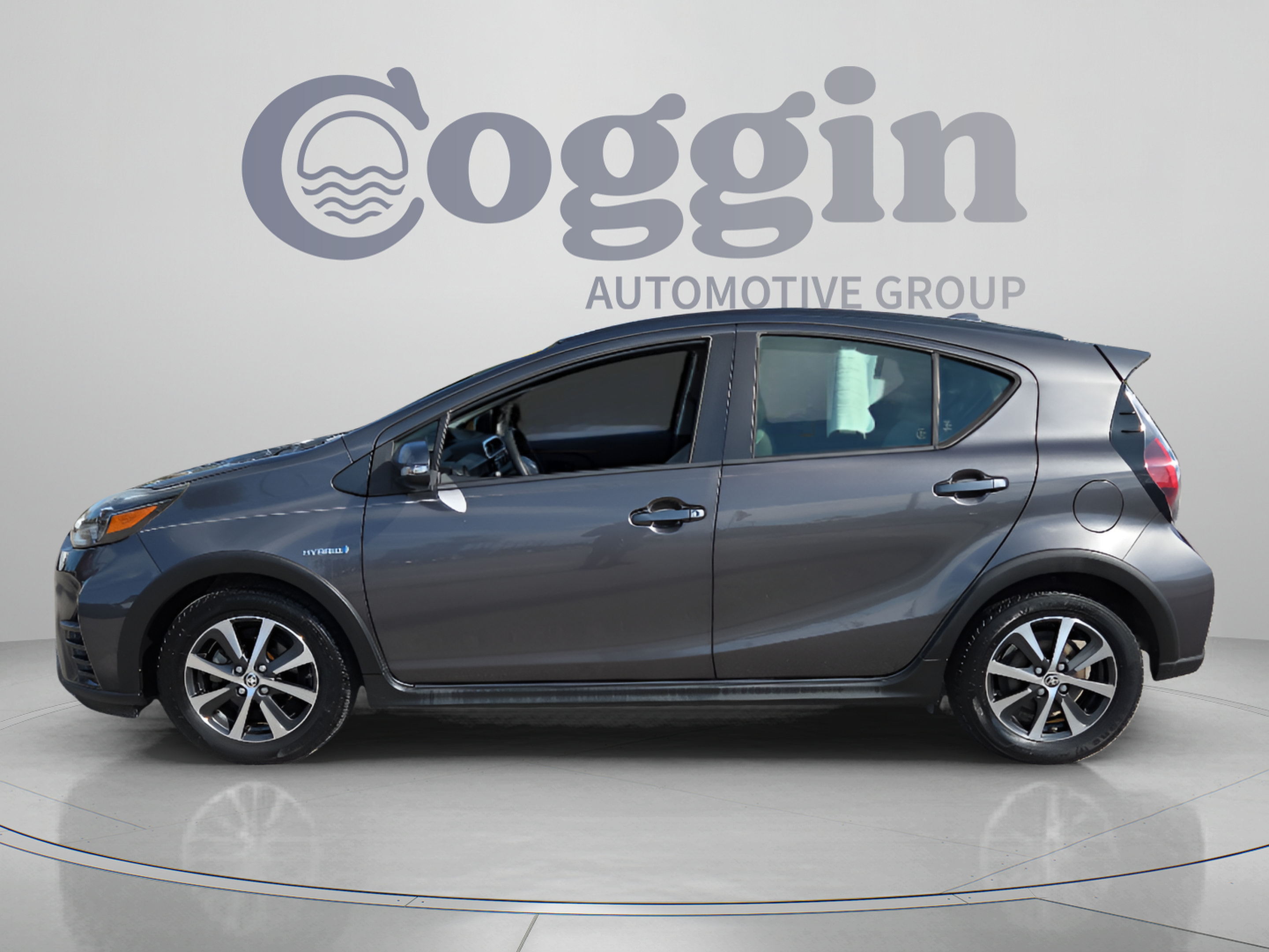 Used 2018 Toyota Prius C One FWD image 2