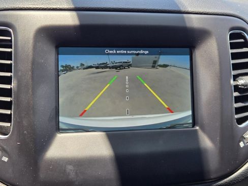 Used 2018 Jeep Compass Latitude w/ Popular Equipment Group FWD image 10
