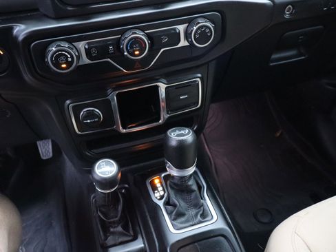 Used 2018 Jeep Wrangler Unlimited Sport image 34