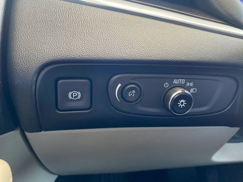 Used 2020 Buick Enclave Essence FWD image 22
