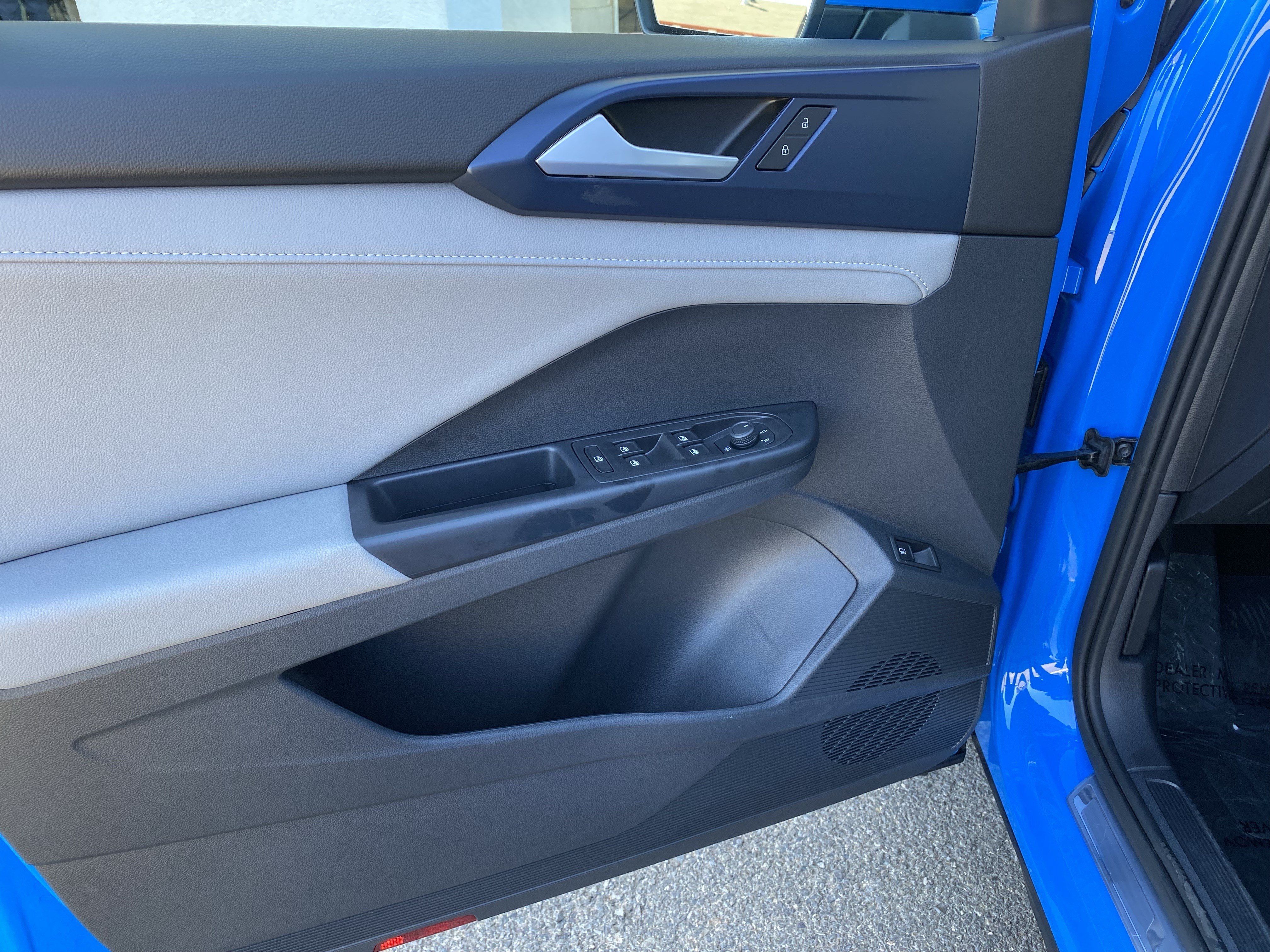Certified 2023 Volkswagen Taos SE w/ Panoramic Sunroof Package FWD image 12