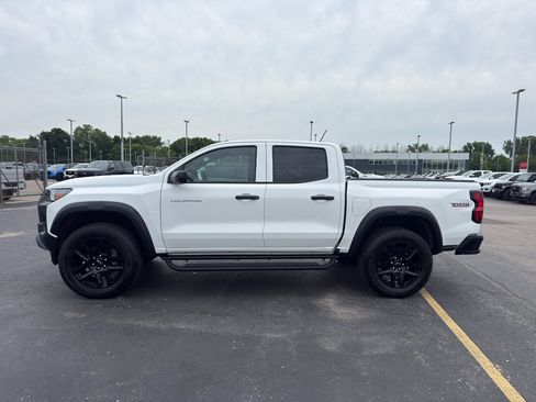 Used 2024 Chevrolet Colorado Trail Boss w/ Technology Package AWD/4WD image 6