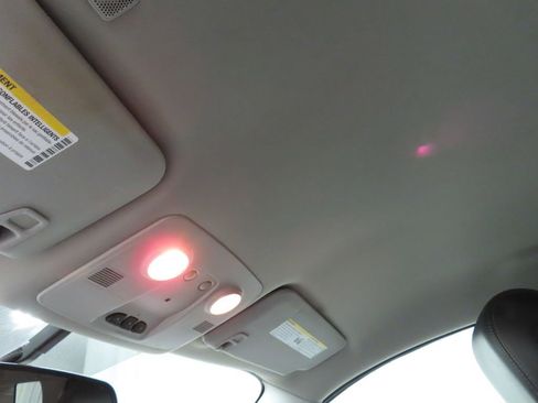 Used 2015 GMC Acadia SLT image 23