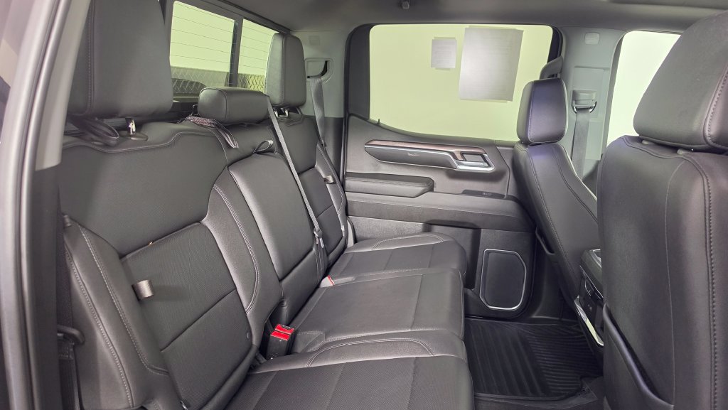 Used 2023 Chevrolet Silverado 1500 LTZ w/ LTZ Convenience Package II AWD/4WD image 28