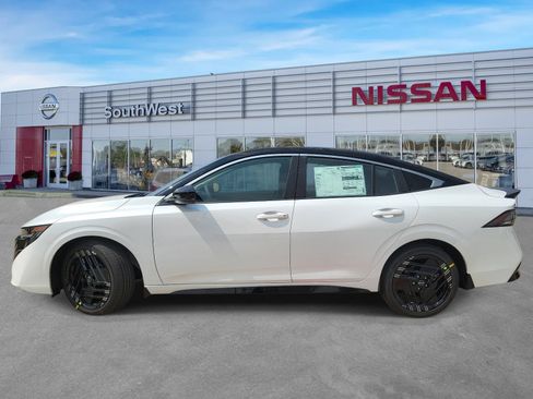 New 2027 Nissan Sentra SR w/ Floor Mat Package FWD image 8