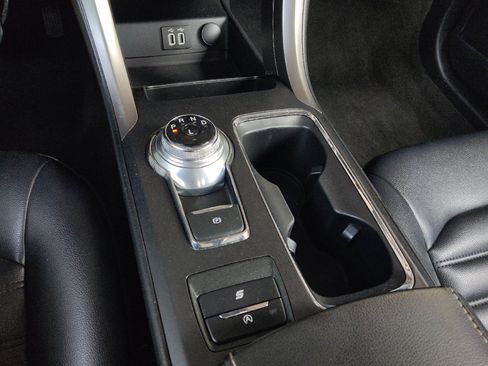Used 2020 Ford Fusion SEL FWD image 26
