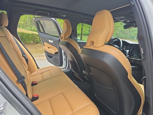 Used 2020 Volvo V60 T5 Cross Country w/ Protection Package Premier image 11