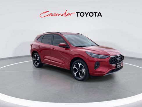 Used 2024 Ford Escape ST-Line Elite w/ Premium Technology Package image 2