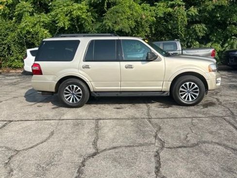 Used 2017 Ford Expedition XLT w/ Equipment Group 201A AWD/4WD image 5